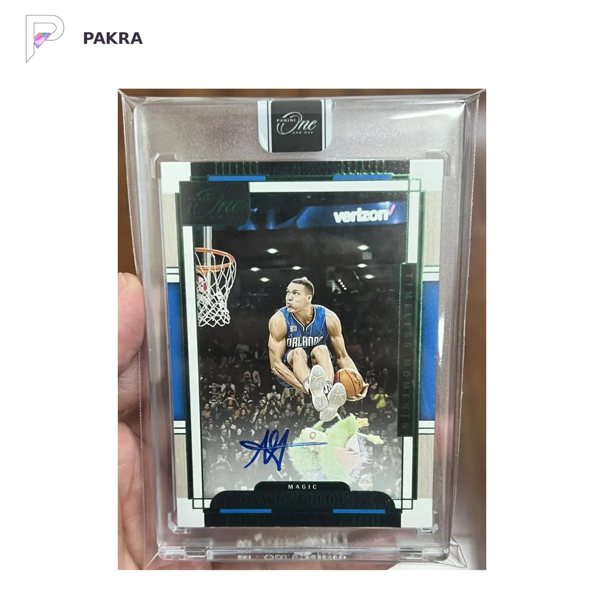 2023-24 panini one and one timeless moments Aaron Gordon auto Green 4/5 shown on a white PAKRA background.