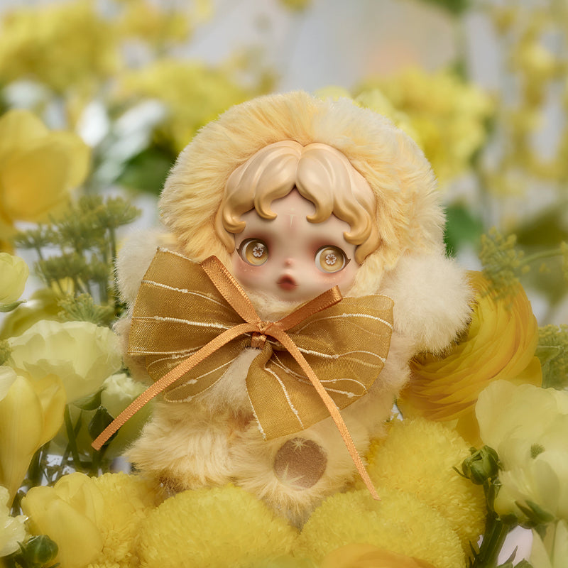 POP MART SKULLPANDA L'impressionnisme - Dawn plush pendant in a floral display setting
