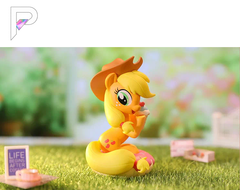 POP MART My Little Pony Leisure Afternoon - Applejack - Donut Ice Cream, product detail photograph with PAKRA logo