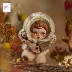 POP MART SKULLPANDA L'impressionnisme - Amber Plush Pendant, official styled product detail image with PAKRA logo